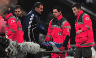 Le footballeur Yoann Gourcuff, blessé lors du match de Ligue des champions contre Schalke 04, le 25 novembre 2010.