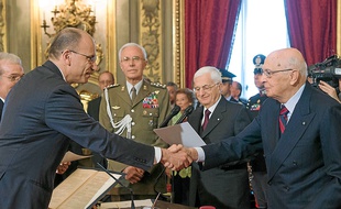 Enrico Letta (à g.), avec le président Giorgio Napolitano, lors de l'investiture.
