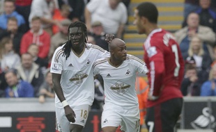 Bafé Gomis et André Ayew le 30 août 2015 contre Manchester.