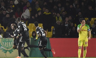 La joie amiénoise sur le but de Kakuta tranche avec le désarroi de Dubois.