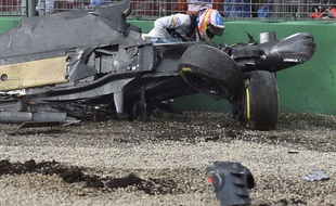 Fernando Alonso après son crash en Australie le 20 mars 2016.