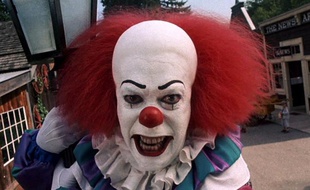 Combien d'enfants ont été traumatisés par Tim Curry en clown dans les années 90?