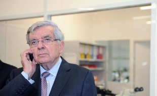 Jean-Pierre Chevènement, candidat MRC à la présidentielle, a estimé mercredi que la création de l'euro était une affaire "pas très catholique" et qu'il aurait mieux valu opter pour une monnaie commune.