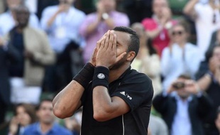 Jo-Wilfried Tsonga à l'issue du match l'opposant au Japonais Kei Nishikori le 2 juin 2015 à Roland-Garros à Paris