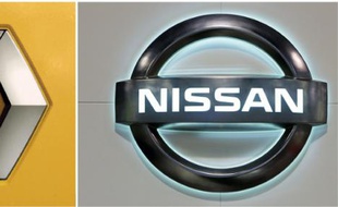 Un montage photo, réalisé le 6 avril 2010, montre les logos de Renault (g) et de Nissan