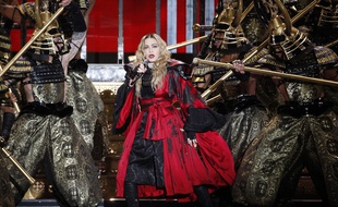 Madonna s'est blessé durant l'un de ses concerts parisiens au Grand Rex.