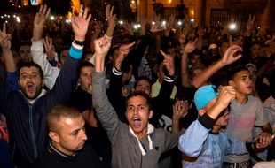 Des milliers de manifestants se sont rassemblés dimanche soir à Al-Hoceima pour protester contre la mort de Mouhcine, le vendeur de poisson.