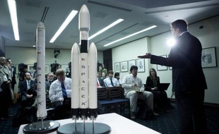 La société américaine SpaceX procédera au premier lancement de sa capsule Dragon vers la Station spatiale internationale (ISS) à partir du 20 mars, a indiqué jeudi un responsable de la Nasa précisant que la date serait arrêtée au cours des deux prochaines semaines.