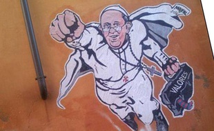 Une photo du graffiti montrant le Pape en superman a été postée sur Twitter par VaticanCommunication.