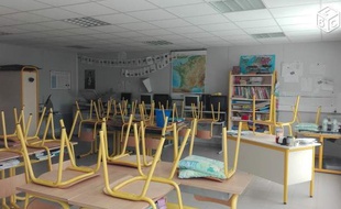 Une des deux salles de classe de l'école de Roquefort.