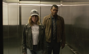 Brie Larson et Samuel L. Jackson dans Captain Marvel de Anna Boden et Ryan Fleck