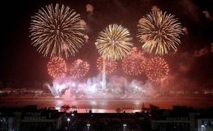 Photo publiée le 16 février 2015 par l'agence Nord-Coréenne (KCNA) montrant le feu d'artifice donné le 16 février 2015 à Pyongyang à l'occasion de la commémoration de la naissance du leader Kim Jong-Il, père de l'actuel numéro un, Kim Jong-Un