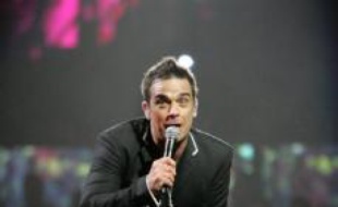 Robbie Williams refuse de fournir son prochain album en cours d'enregistrement à sa maison de disque EMI en signe de désaccord avec ses nouveaux patrons, a déclaré le manager du chanteur britannique dans le Times de vendredi.