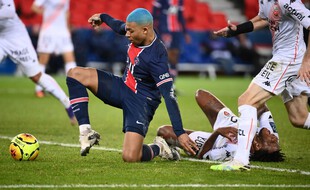 Mbappé pourrait lui aussi manquer le déplacement à Strasbourg mercredi.