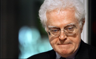 Lionel Jospin, qui poursuit une tournée de promotion de son livre à travers la France, continue à entretenir l'incertitude sur sa candidature à l'investiture présidentielle, avec des déclarations feutrées ouvrant toute latitude aux interprétations.