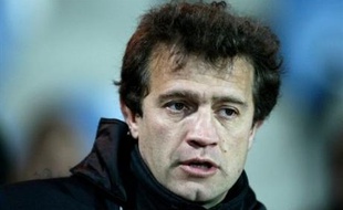 L'entraîneur du Stade Français, Fabien Galthié, a annoncé jeudi à ses joueurs qu'il cesserait d'exercer ses fonctions d'entraîneur à la fin de la saison, a-t-on appris samedi de source proche du club.