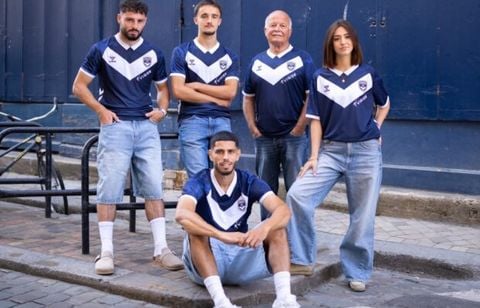 Girondins de Bordeaux. Les maillots domicile et extérieur dévoiles, les 1ers signés Hummel