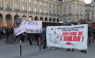 Une manifestation sauvage s'est déroulée dimanche soir à Rennes après l'annonce des résultats.
