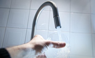 Illustration eau du robinet.