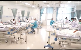 Les enfants rescapés de la grotte à Tham Luang resteront à l'hôpital jusqu'à jeudi 19 juillet 2018. Ils ont appris et pleuré la mort d'un des plongeurs qui leur a sauvé la vie.