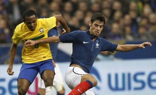 Privé de Benzema, blessé, le sélectionneur de l'équipe de France Didier Deschamps a créé jeudi une petite sensation en convoquant Yoann Gourcuff pour l'amical contre l'Italie, mercredi, au sein d'une liste qui fait la part belle aux joueurs ayant ramené le nul d'Espagne (1-1).