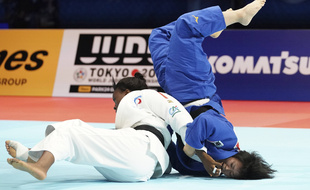 Voilà, c'est comme ça qu'on bat des Japonaises dans le Budokan.