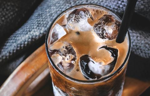 Mais pourquoi tout le monde boit du café froid ?