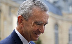 La faille réglementaire qui a permis au financier Bernard Arnault (LVMH) de s'installer subrepticement au capital du groupe de luxe Hermès est désormais comblée par une modification au règlement de l'Autorité des marchés financiers (AMF), publiée dimanche au Journal Officiel.