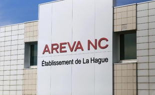Photo de l'entrée de l'usine de retraitement de déchets nucléaires Areva de Beaumont-Hague (Manche), prise le 29 mars 2013