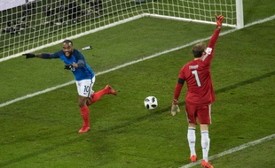 Lacazette ouvre la marque contre l'Allemagne, le 14 novembre 2017.