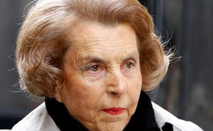 Liliane Bettencourt, l'héritière de L'Oréal, arrive à l'église Saint-Louis-en-l'Ile à Paris, le 6 juillet 2007.