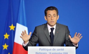 Le président Nicolas Sarkozy a présenté jeudi à Bletterans (Jura) ses "priorités" pour le système de santé, souhaitant un "retour à l'équilibre" pour l'assurance maladie en 2011 et l'instauration de "pénalités planchers" pour les fraudeurs.