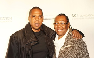 Le rappeur JAY-Z et sa mère, Gloria Carter, à New York