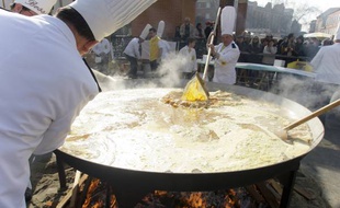 La conférie des chevaliers de l'omelette géante de Bessières. Archives.