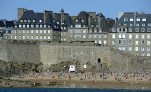 Une plage de Saint-Malo, en Bretagne, le 18 août 2014
