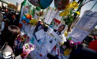 La famille de Nelson Mandela s'attendait jeudi à son décès "d'un instant à l'autre" à l'hôpital de Pretoria, où le président sud-africain Jacob Zuma s'est rendu à la mi-journée après avoir renoncé à un déplacement à l'étranger.