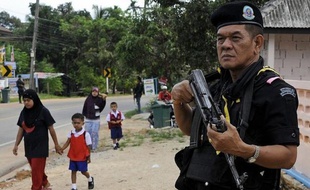 L'Unicef a réclamé mercredi l'"arrêt immédiat" des attaques contre les enfants dans l'extrême-sud de la Thaïlande, en proie à une insurrection séparatiste meurtrière depuis 2004, au lendemain de la mort d'un bébé dans une fusillade et alors que des milliers d'écoles ont décidé de fermer.