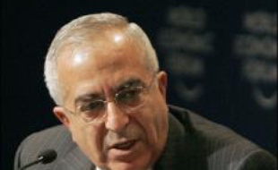 Consacrant la division, le président et chef du Fatah Mahmoud Abbas a chargé le ministre sortant des Finances, Salam Fayyad un indépendant qui a les faveurs de l'Occident, de former un nouveau gouvernement d'urgence après le limogeage du cabinet dominé par le Hamas, selon un responsable de la présidence, Hikmat Zeid.