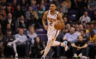 Elie Okobo passe des Suns aux Nets.