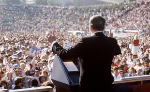 Le président américain Ronald Reagan lors d'un meeting en novembre 1984 à Chicago