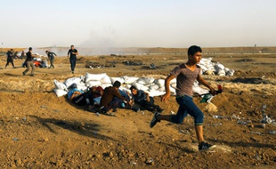 Les combats entre Palestiniens et Israéliens sur la bande de Gaza, le 18 mai 2018.
