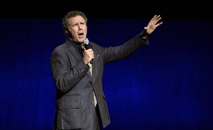 L'acteur américain Will Ferrell pousse la chansonnette lors d'une présentation au CinemaCon de Las Vegas, en avril 2018.