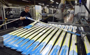Le groupe bancaire australien Macquarie est entré en négociations exclusives avec la société d'investissements scandinave Altor en vue de la cession de 80% du capital du groupe Rossignol, qui commercialise notamment les marques de ski Rossignol et Dynastar.
