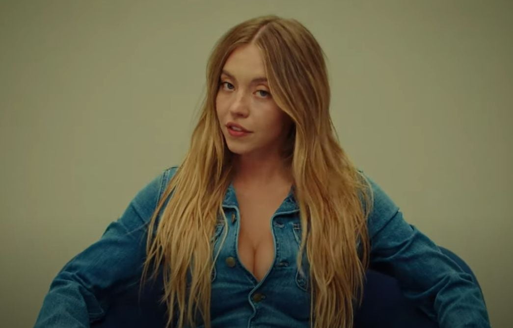 C'est quoi cette polémique autour de l'actrice Sydney Sweeney et d'une publicité pour une marque de jeans ?