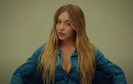 Egérie d’une marque de jeans, Sydney Sweeney au cœur d’une controverse
