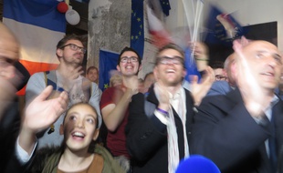 Les partisans d'Emmanuel Macron saluent dimanche soir un