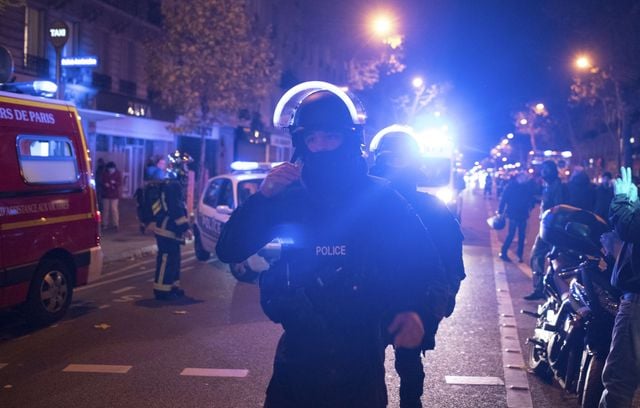 Les forces de police arrivent au Bataclan le 13 novembre 2015.