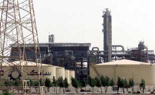Vue d'installations pétrolières saoudiennes, dans le port de Jubail