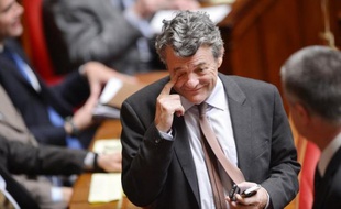 Jean-Louis Borloo, président de l'UDI, a poussé mercredi "un cri d'alarme" pour les secteurs services à la personne et bâtiment, en parlant de "catastrophe", de "calamité" et en demandant une baisse immédiate de TVA.