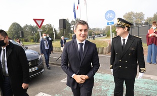 Gerald Darmanin, en déplacement dans la commune d'Hasnon (Nord), samedi 9 octobre.